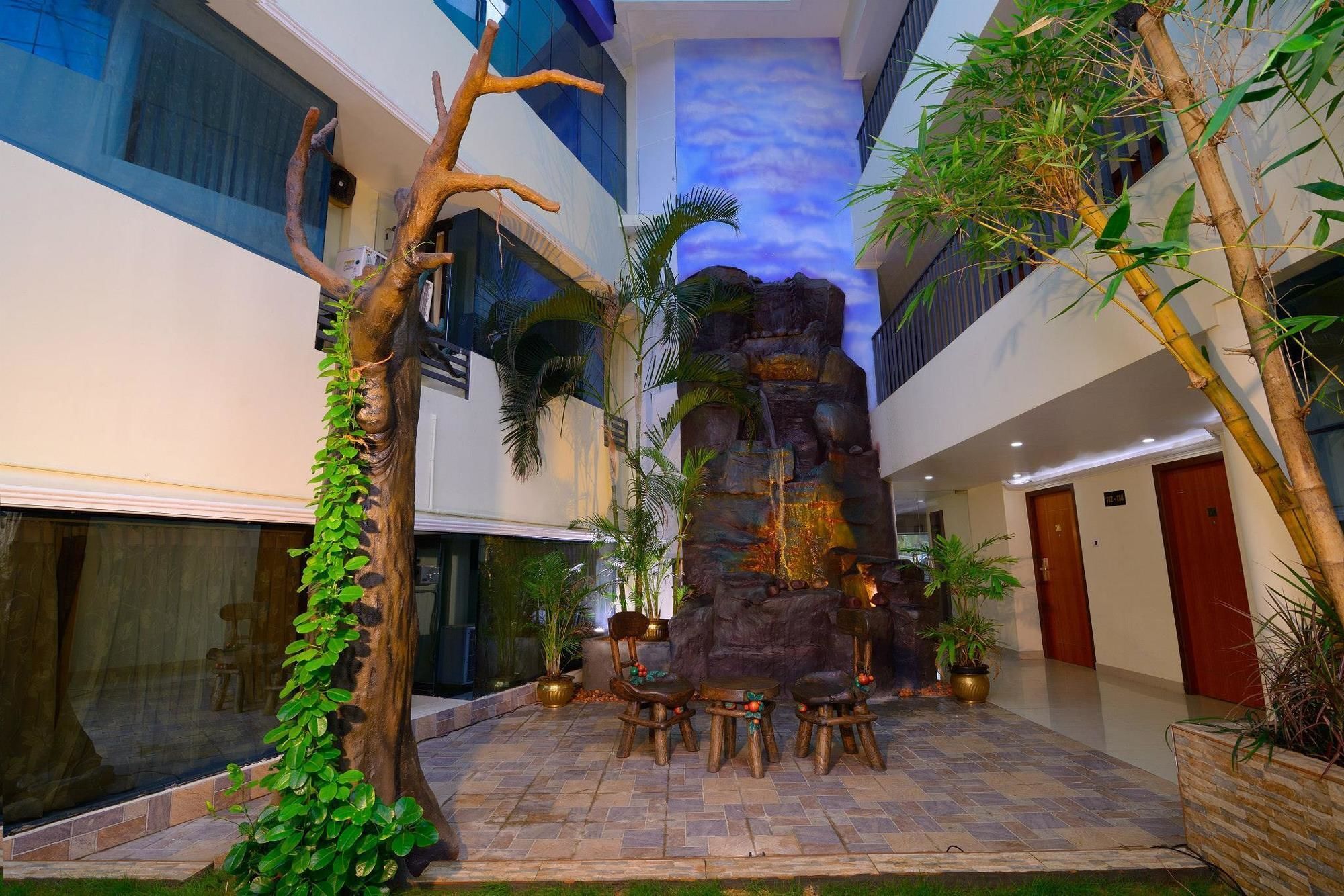 Hotel Sps Kings Way à Thiruvananthapuram Extérieur photo